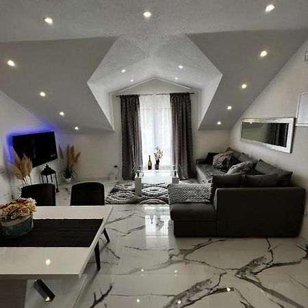אוטוצאץ Luxury Apartment Megy מראה חיצוני תמונה