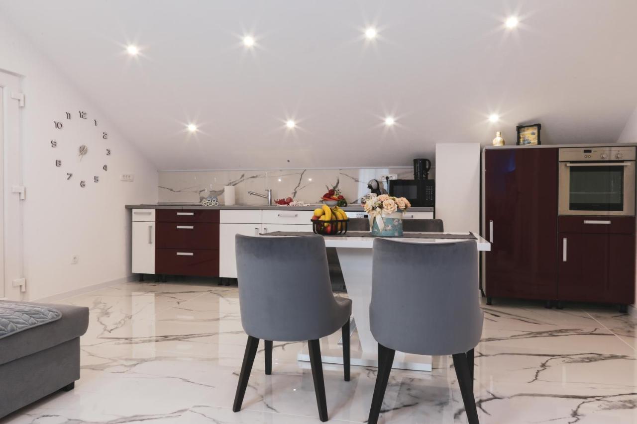 אוטוצאץ Luxury Apartment Megy מראה חיצוני תמונה