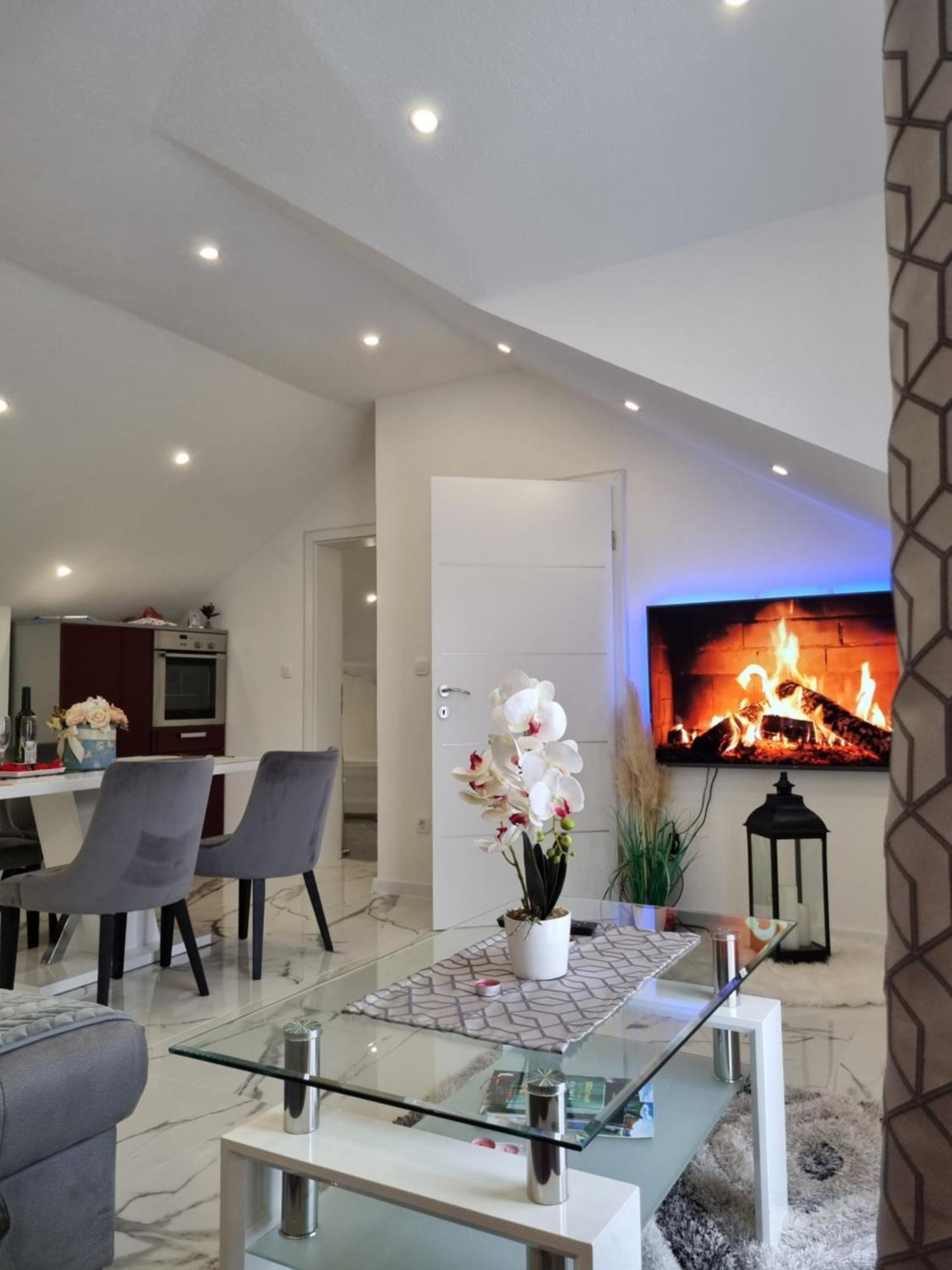 אוטוצאץ Luxury Apartment Megy מראה חיצוני תמונה