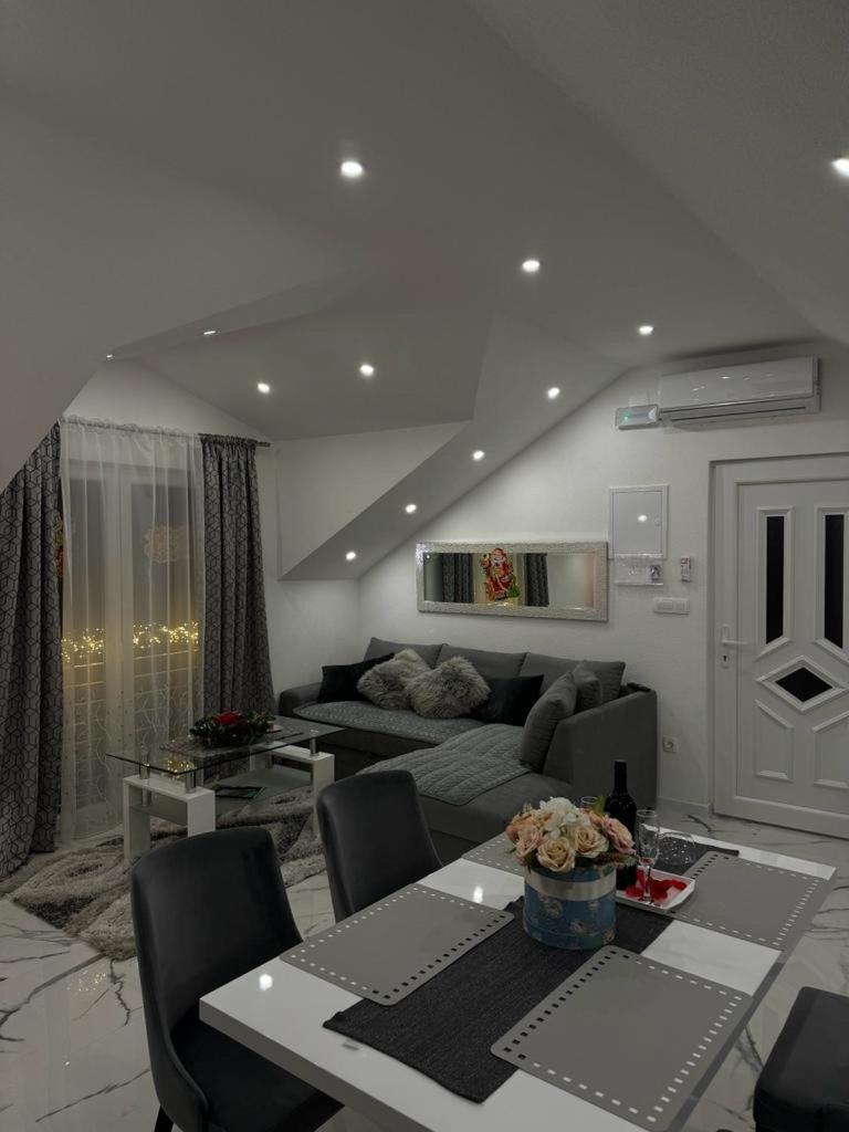 אוטוצאץ Luxury Apartment Megy מראה חיצוני תמונה