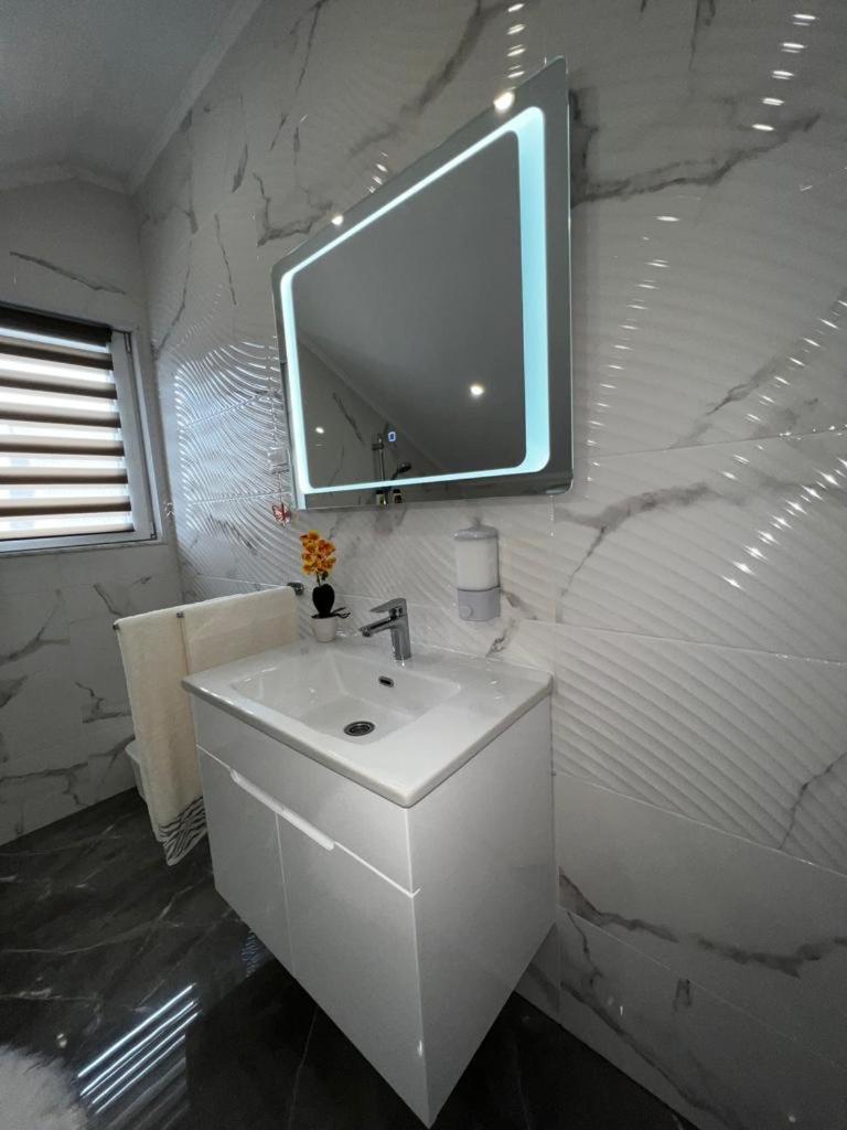 אוטוצאץ Luxury Apartment Megy מראה חיצוני תמונה