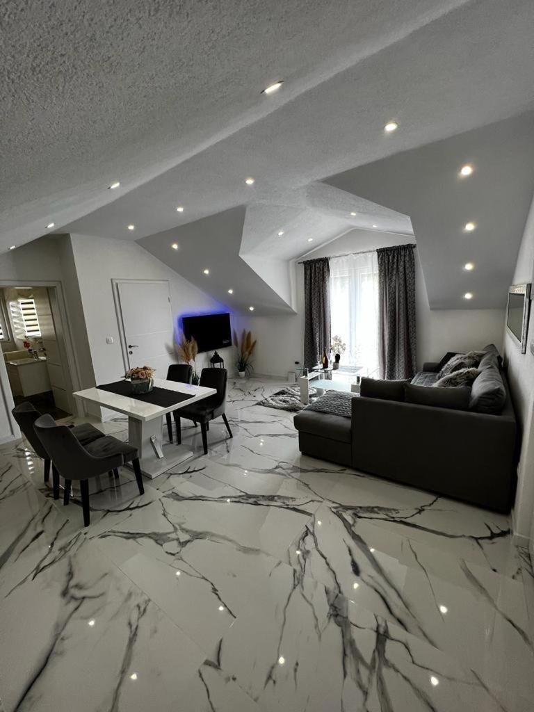 אוטוצאץ Luxury Apartment Megy מראה חיצוני תמונה