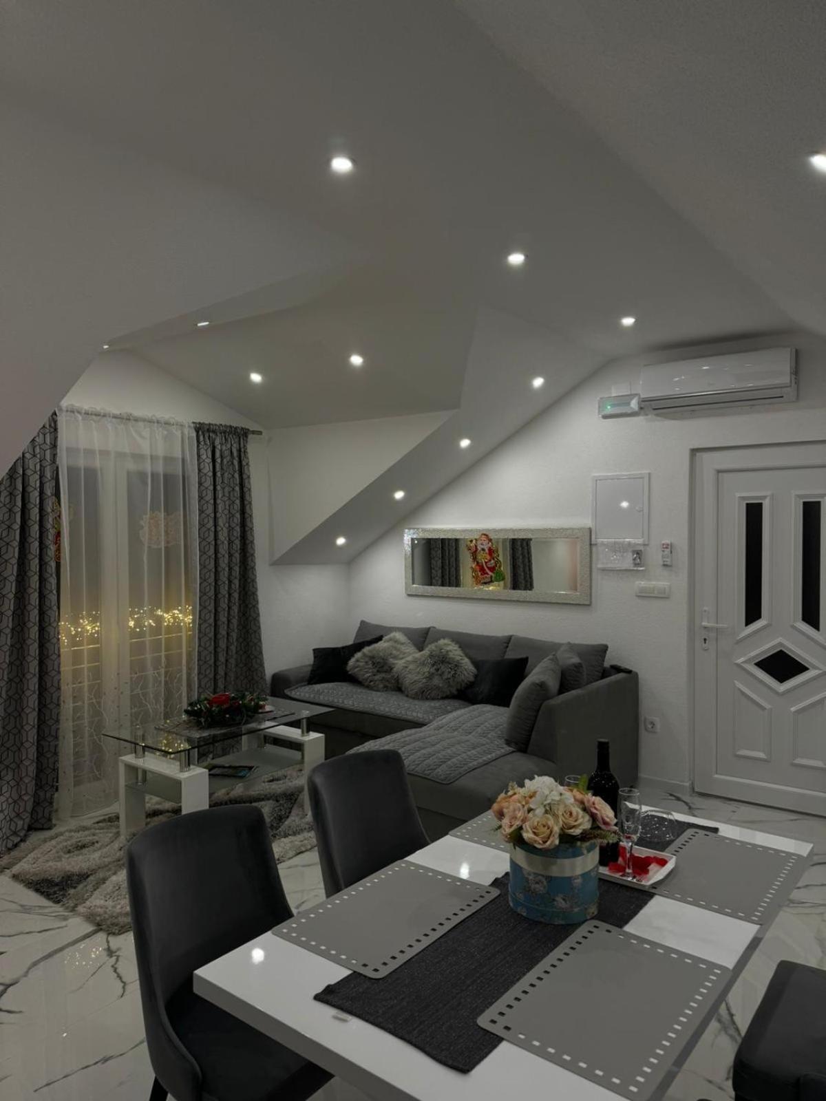 אוטוצאץ Luxury Apartment Megy מראה חיצוני תמונה